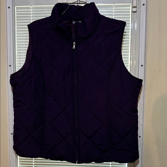 EUC Women's Quilted Vest in Deep Purple - Picture 1 of 7
